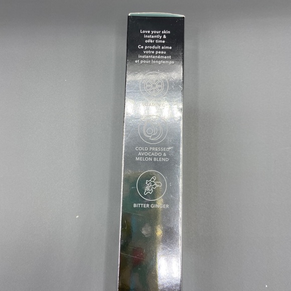 Becca Blurring Foundation in Ivory - Picture 6 of 8